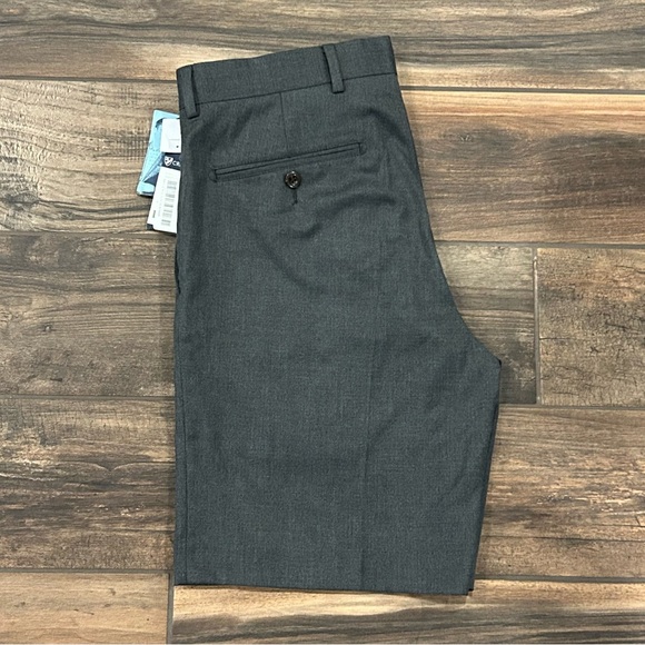 Cremieux Networking Chambers 9” Flat Front Dress Shorts - Picture 5 of 7